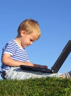 Investigadoras da Universidade de Vigo achegan a figura de Díaz Castro ás nenas e nenos xordos con vídeos en lingua de signos 