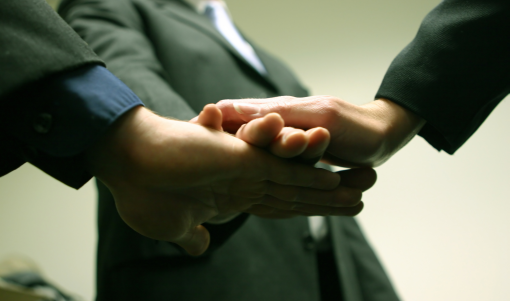 A Fegamp comprométese a facerlles chegar aos concellos a 'Guía para o uso do galego na Administración local'