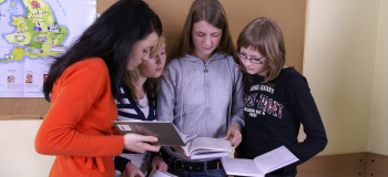 Un estudo conclúe que o alumnado das zonas rurais conta con maior competencia lingüística galego-castelán que o das cidades