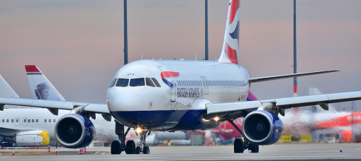 O novo nome oficial da terminal compostelá será Aeroporto de Santiago-Rosalía de Castro