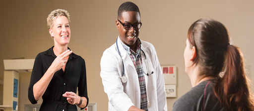 Os intérpretes de lingua de signos en Portugal demandan regulamentar o seu oficio