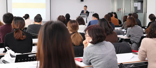 El Ayuntamiento de Silleda ofrece cursos de gallego y castellano a personas inmigrantes
