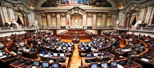 El Parlamento portugués debate la protección eficaz de la lengua mirandesa y del dialecto barranqueño