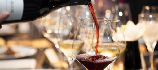 Comeza unha campaña en varios concellos vascos para poñer os menús da hostalería en éuscaro mediante códigos QR